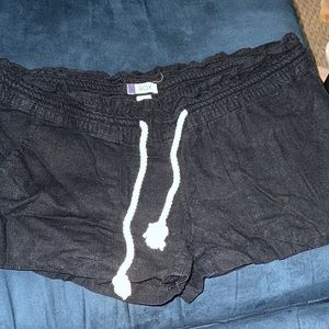 Roxy shorts size medium
